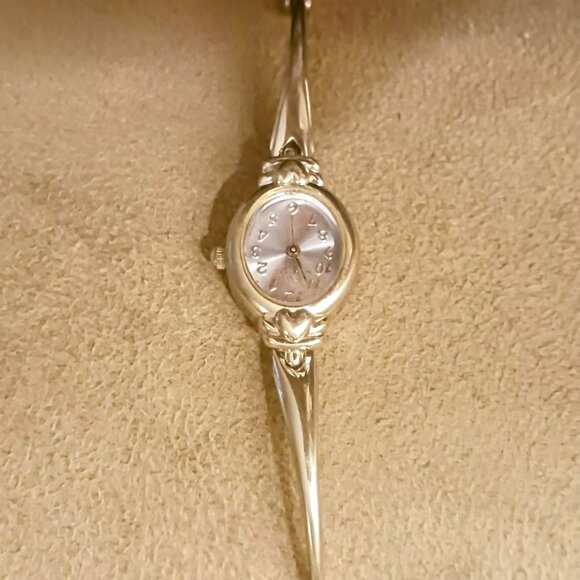 Antique Gloria Vanderbilt woman's watch - Picture 1 of 1